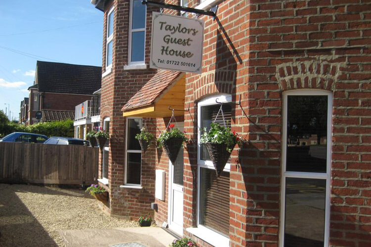 Taylors Guest House - Image 1 - UK Tourism Online