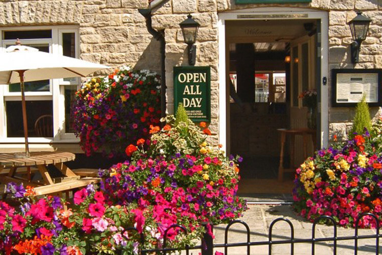 The Walnut Tree Inn - Image 1 - UK Tourism Online