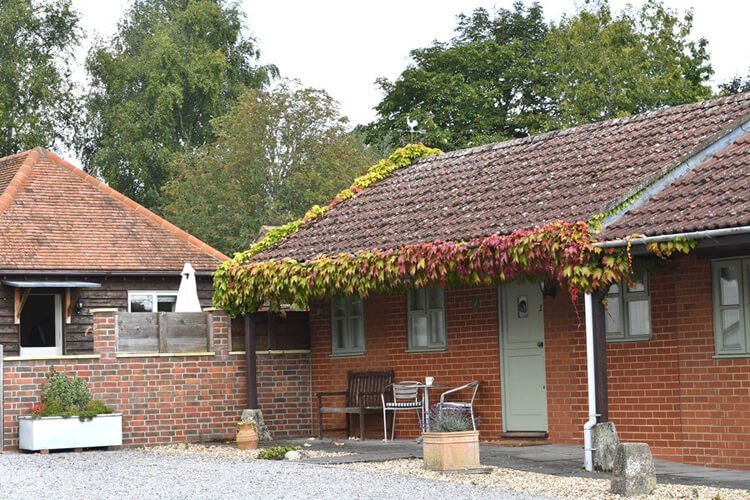 Tichborne's Farm Cottages - Image 1 - UK Tourism Online