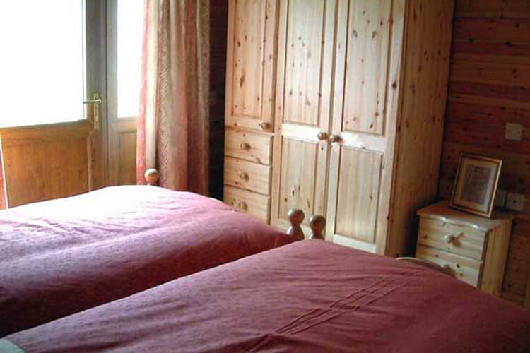 Bryn Bettws Lodge - Image 2 - UK Tourism Online