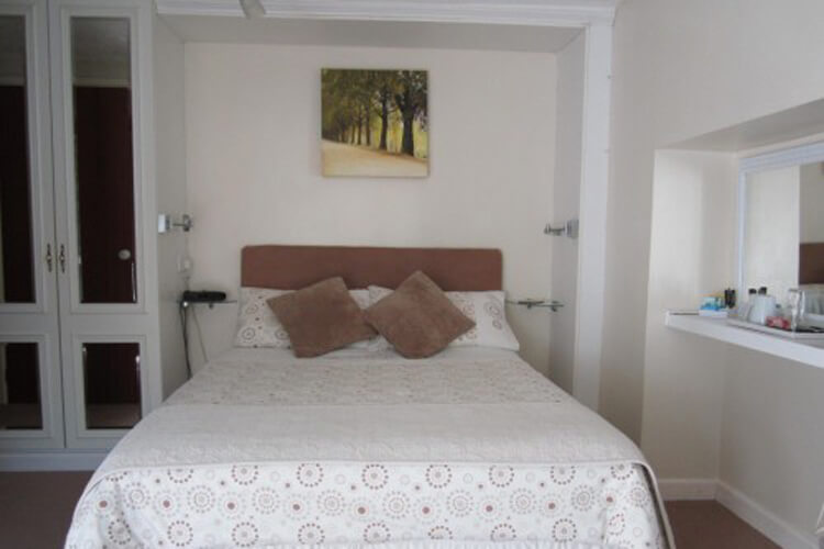 Cwmbach Guest House - Image 3 - UK Tourism Online