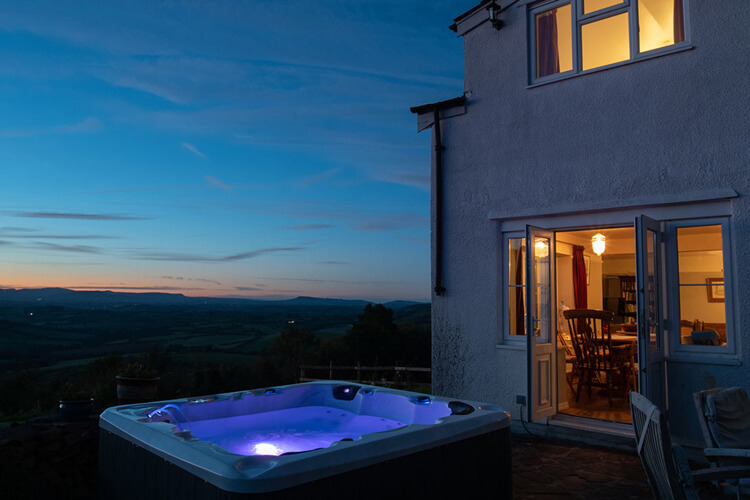 Dorlands Country House - Image 1 - UK Tourism Online