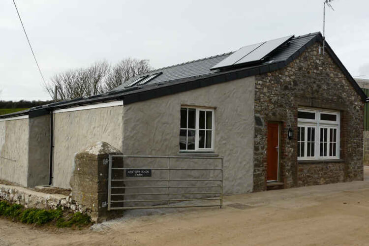 Eastern Slade Barn - Image 1 - UK Tourism Online