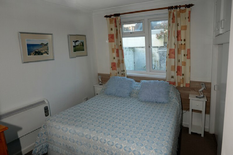 Gower Coast Holiday Bungalow - Image 4 - UK Tourism Online