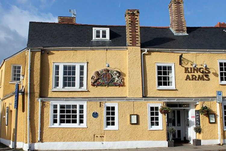 Kings Arms Hotel - Image 1 - UK Tourism Online