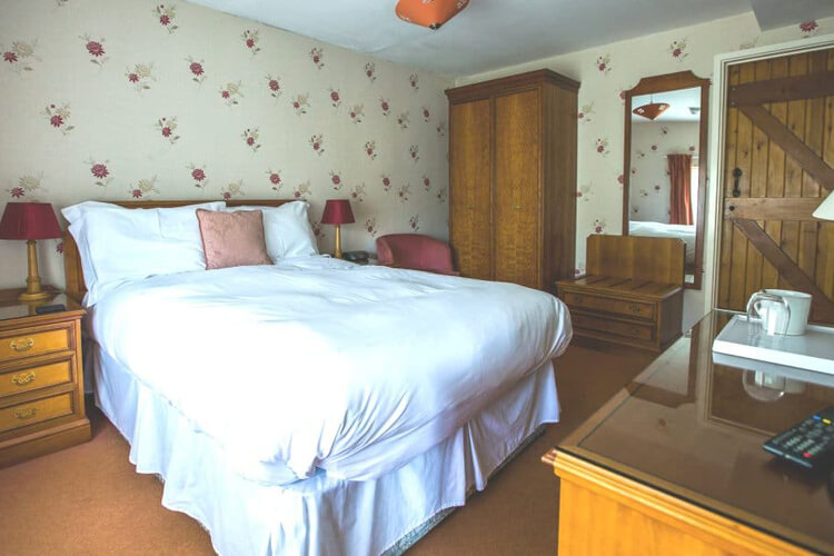 Parva Farmhouse Riverside Guesthouse - Image 2 - UK Tourism Online