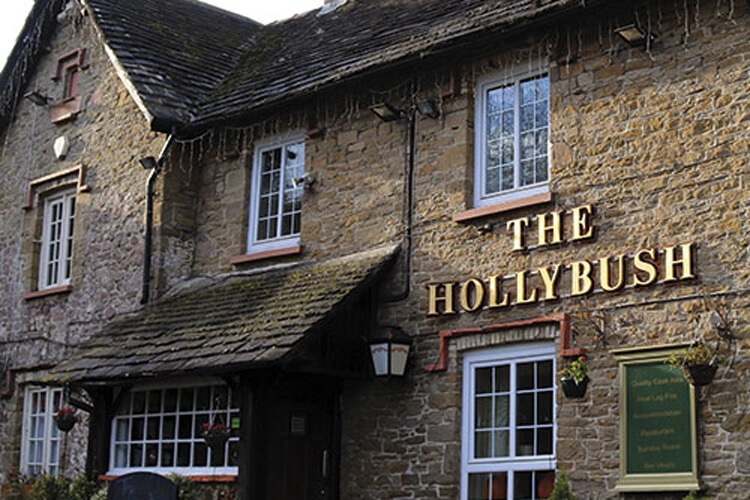 The Hollybush Inn - Image 1 - UK Tourism Online