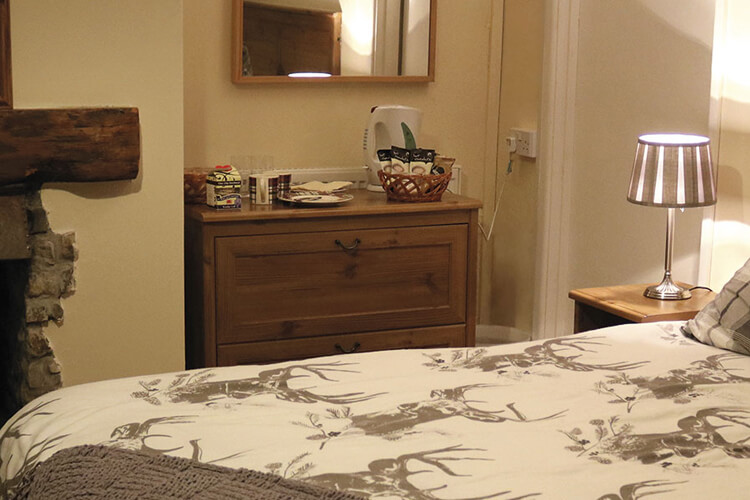 The Hollybush Inn - Image 2 - UK Tourism Online