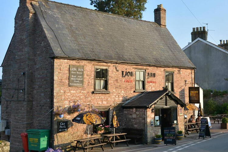 The Lion Inn - Image 1 - UK Tourism Online