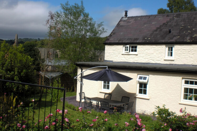 Tintern Abbey Cottage - Image 1 - UK Tourism Online