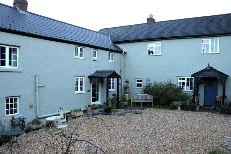 Warren Mill Farm Bed & Breakfast - Image 1 - UK Tourism Online