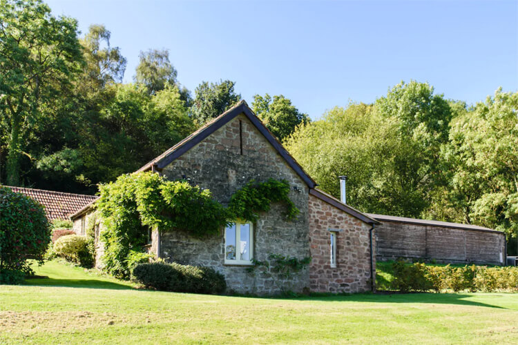 Wern Farm Cottage - Image 1 - UK Tourism Online