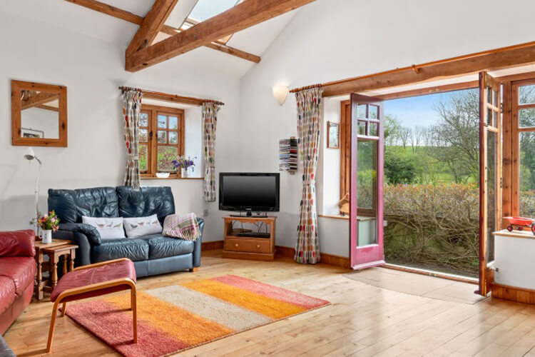 Old Oak Barn Holiday Cottage - Image 2 - UK Tourism Online