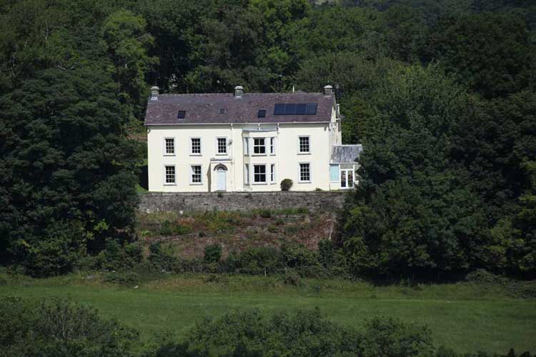 Allt Y Rheini B & B - Image 1 - UK Tourism Online