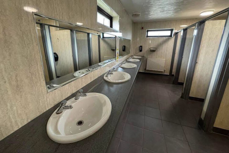 Cambrian Coast Caravan Park - Image 4 - UK Tourism Online