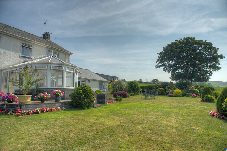 Cwmwythig Farmhouse Bed & Breakfast - Image 1 - UK Tourism Online