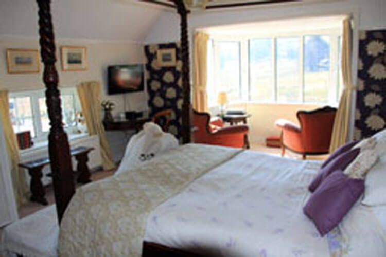 Ffynnon Cadno Guest House - Image 1 - UK Tourism Online