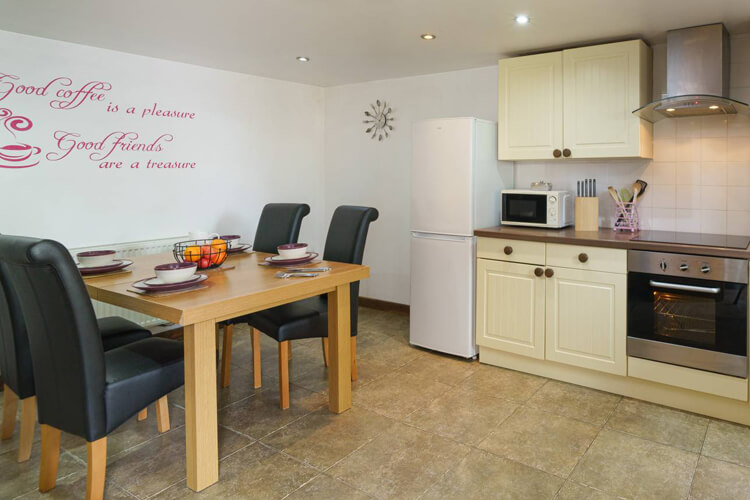 Happy Donkey Hill Self Catering - Image 3 - UK Tourism Online