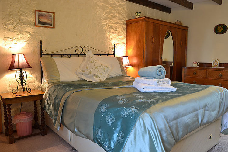 Pen Y Cae Cottage - Image 1 - UK Tourism Online