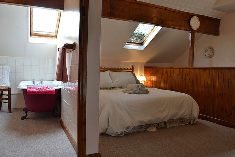 Pen Y Cae Cottage - Image 3 - UK Tourism Online