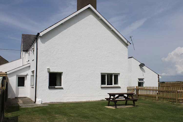 Bach Wen Farm Cottages - Image 1 - UK Tourism Online