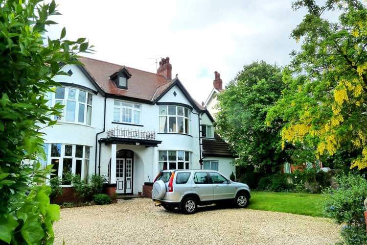 Bryn Holcombe Bed and Breakfast - Image 1 - UK Tourism Online