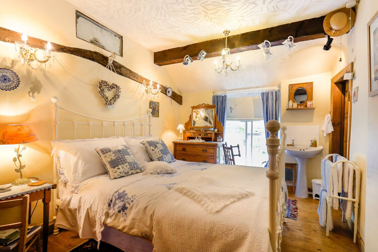 Bryn Tirion Cottage - Image 1 - UK Tourism Online