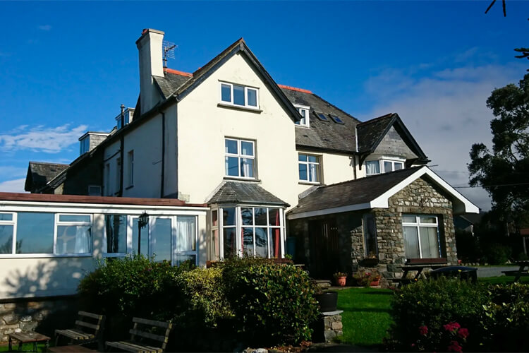 Cadwgan House Hotel - Image 1 - UK Tourism Online