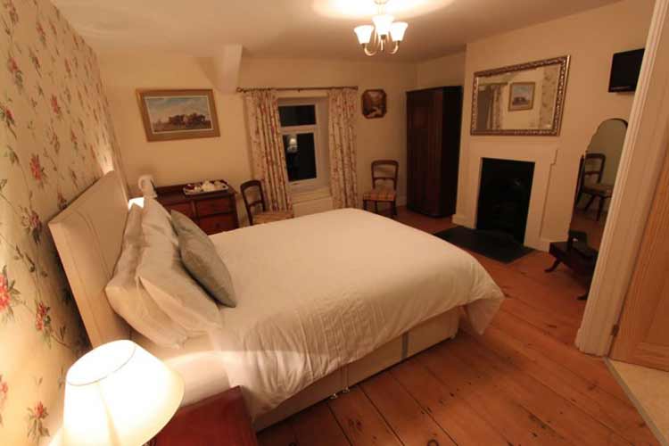 Cernioge Bach Farmhouse B&B - Image 2 - UK Tourism Online