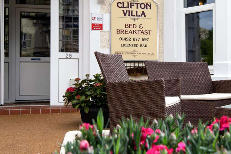 Clifton Villa Guest House - Image 1 - UK Tourism Online