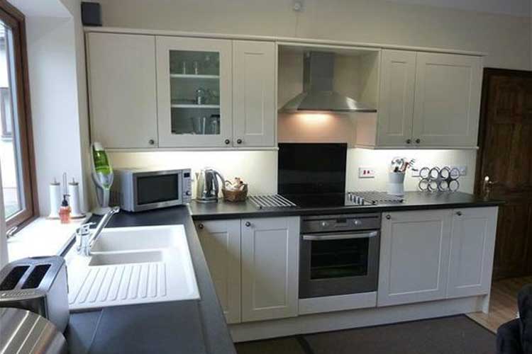 Cysgod y Coed Self Catering Accommodation - Image 4 - UK Tourism Online