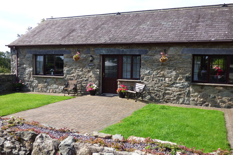 Garnedd Holiday Cottages - Image 1 - UK Tourism Online