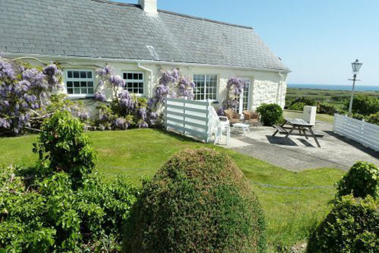 Gorwel Holiday Cottage - Image 1 - UK Tourism Online