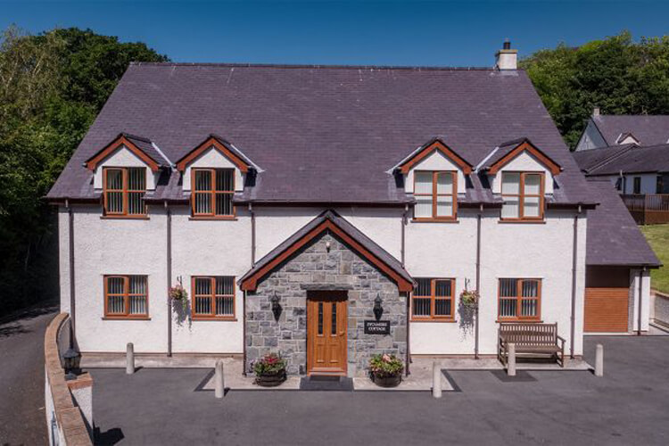 Graiglwyd Holiday Cottages - Image 1 - UK Tourism Online