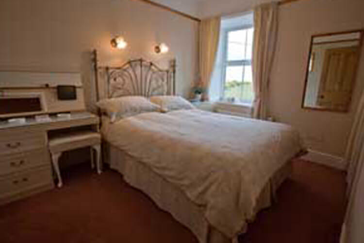 Gwrach Ynys Country Guest House - Image 2 - UK Tourism Online