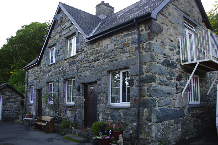 Gwynfryn Farm Cottages - Image 1 - UK Tourism Online