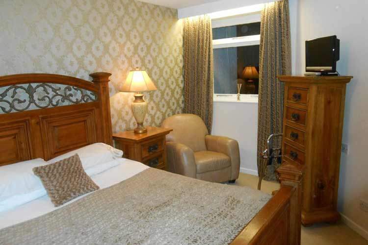 Hawk And Buckle Inn - Image 2 - UK Tourism Online