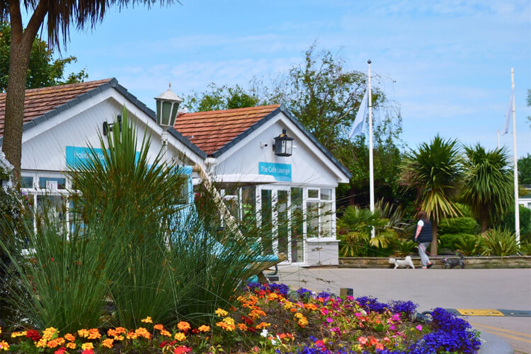 Lyons Lido Beach - Image 1 - UK Tourism Online