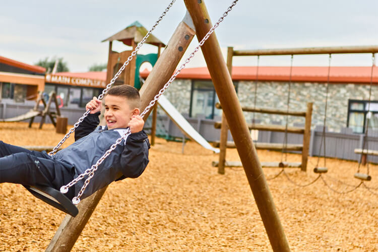 Lyons Oakfield Holiday Park - Image 2 - UK Tourism Online
