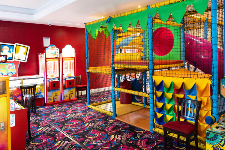 Lyons Oakfield Holiday Park - Image 3 - UK Tourism Online