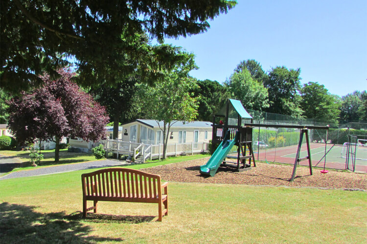 Lyons Woodlands Hall - Image 3 - UK Tourism Online