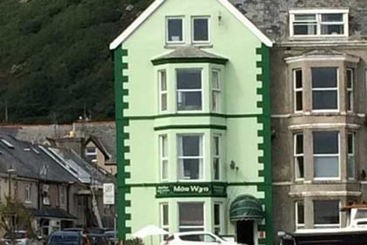 Mor Wyn Guest House - Image 1 - UK Tourism Online