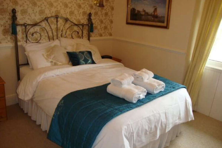 No 9 Guest House - Image 1 - UK Tourism Online