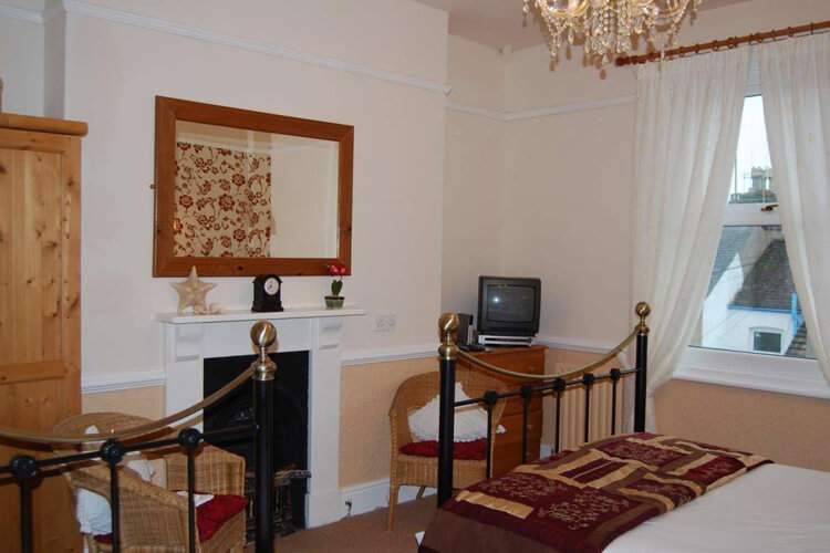 No 9 Guest House - Image 2 - UK Tourism Online