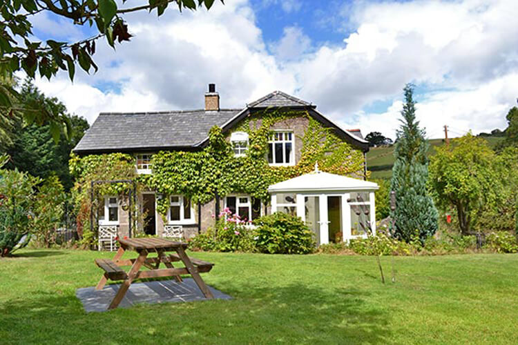 Pont y Garth Holiday Cottages - Image 1 - UK Tourism Online