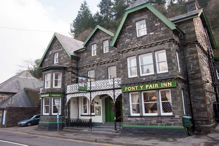 Pont-y-Pair Inn - Image 1 - UK Tourism Online