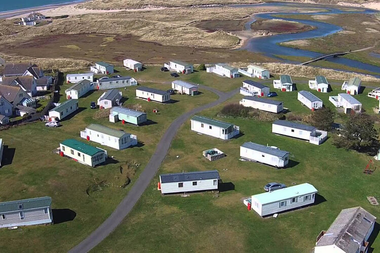 Shoreside Camp & Caravan Park - Image 1 - UK Tourism Online