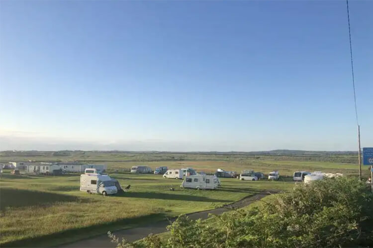Shoreside Camp & Caravan Park - Image 2 - UK Tourism Online