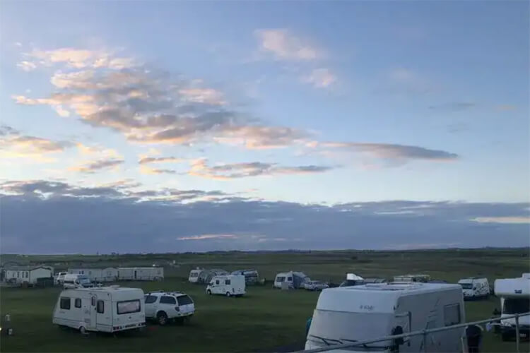Shoreside Camp & Caravan Park - Image 3 - UK Tourism Online