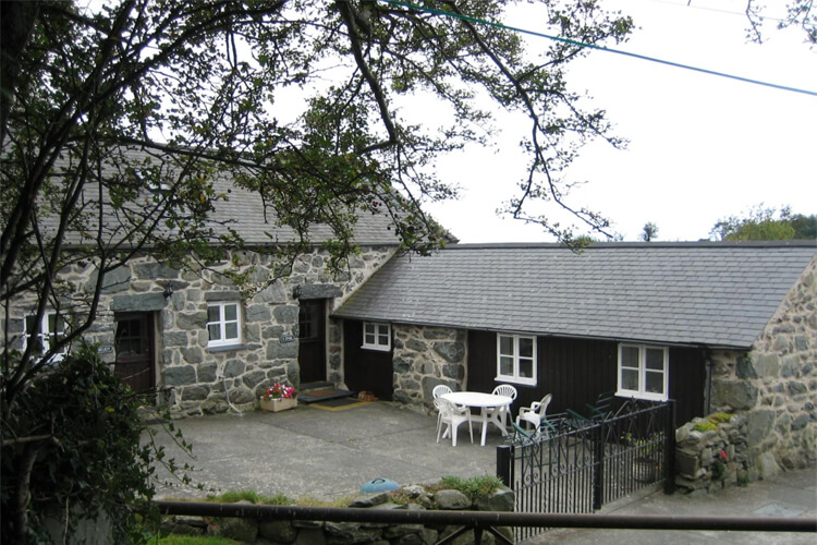 Talwrn Bach Farmhouse and Cottages - Image 2 - UK Tourism Online